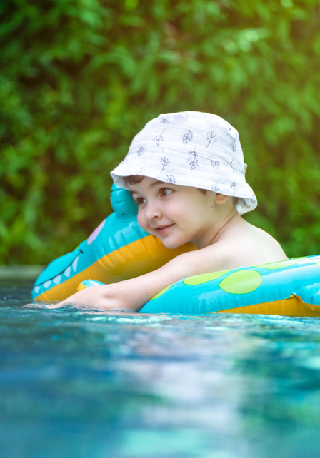 here-are-some-plants-that-look-good-around-your-pool-blogimage1-m