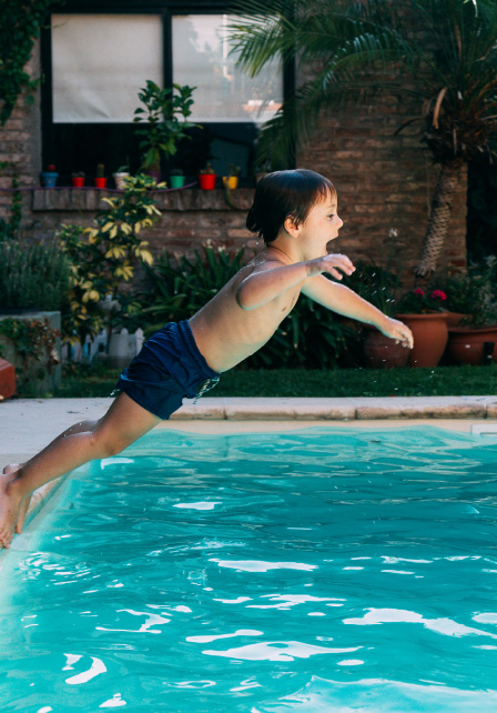 how-to-increase-the-privacy-around-your-pool-blogimage1-m