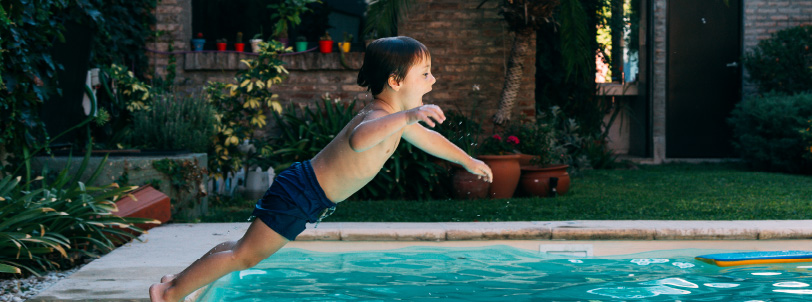 how-to-increase-the-privacy-around-your-pool-blogimage1