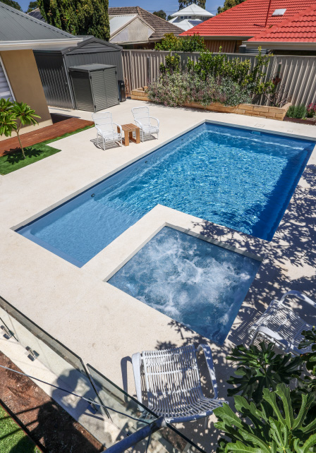 keeping-warm-by-the-pool-in-winter-blogimage2-m