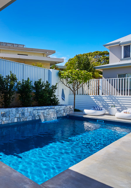 the-2024-inspirational-guide-on-poolside-decor-and-style-blogimage1-m